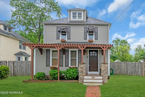 208 Cedar St, Lakehurst, NJ, 08733-2904 | Card Image
