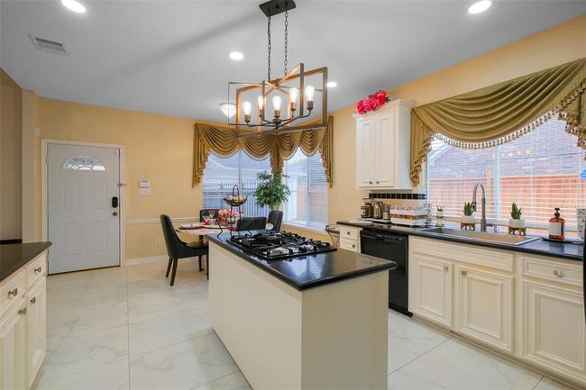 12427 Shadycrest Dr, House other with 5 bedrooms, 4 bathrooms and 2 parking in Houston TX | Image 6