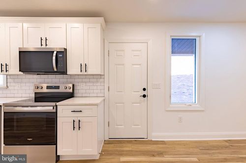 28 S Main St, Pennington, NJ, 08534-2808 | Card Image