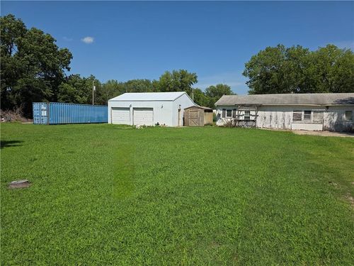 327 N 4th St, Quenemo, KS, 66528-8125 | Card Image