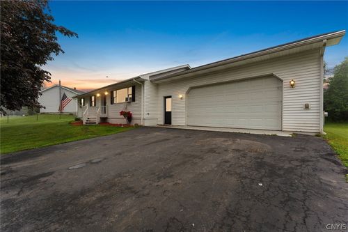 87 Skyline Dr, Oswego, NY, 13126-4217 | Card Image