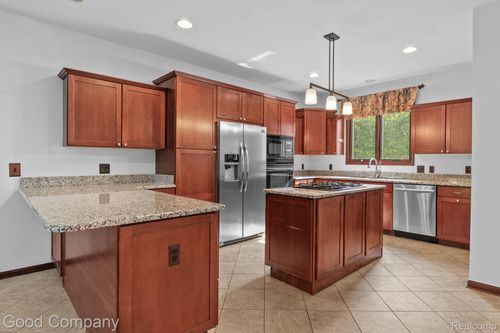 208 Cloverport Ave, Rochester Hills, MI, 48307-2713 | Card Image