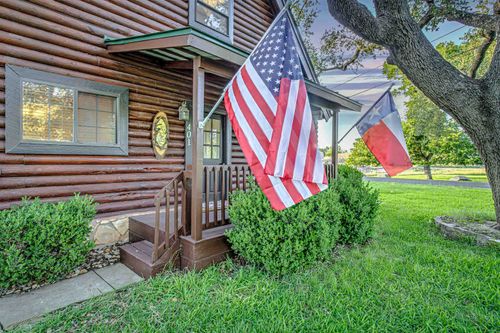 401 Lake Point Dr, Horseshoe Bay, TX, 78657-7013 | Card Image