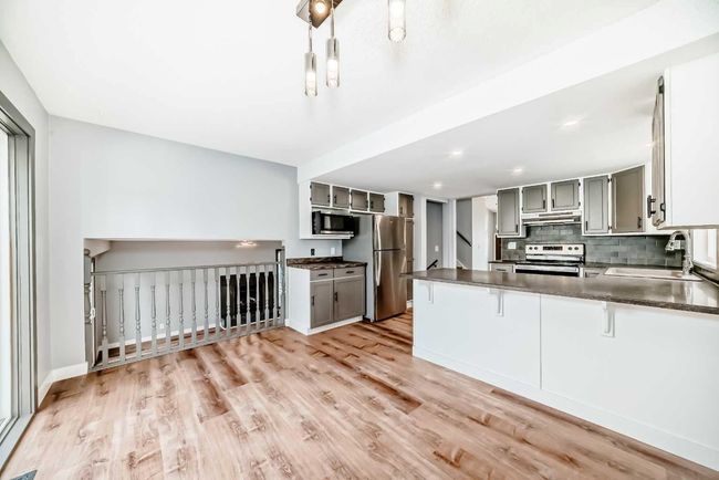 11 Cedargrove Way Sw, House other with 4 bedrooms, 3 bathrooms and 2 parking in Calgary AB | Image 16