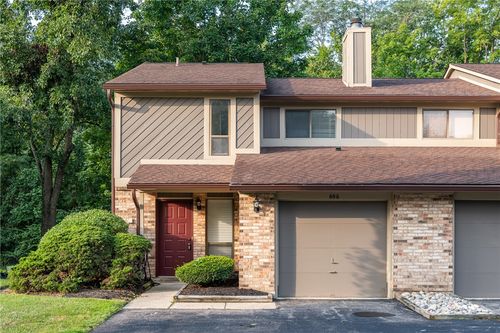 696 Hidden Valley Ct, Fairborn, OH, 45324-3979 | Card Image