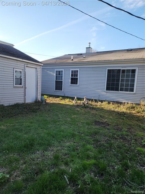 202 E 13 Mile Rd, Royal Oak, MI, 48073-2656 | Card Image