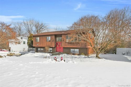 10 Skinner Ct, Tomkins Cove, NY, 10986-1105 | Card Image