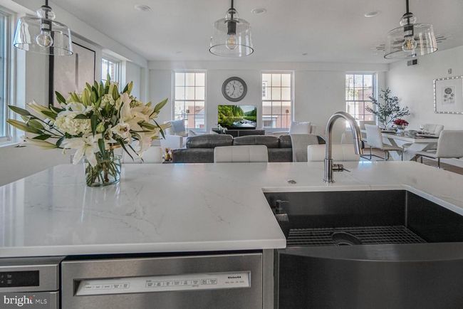 202 - 312 S Washington St, Condo with 3 bedrooms, 3 bathrooms and null parking in ALEXANDRIA VA | Image 9