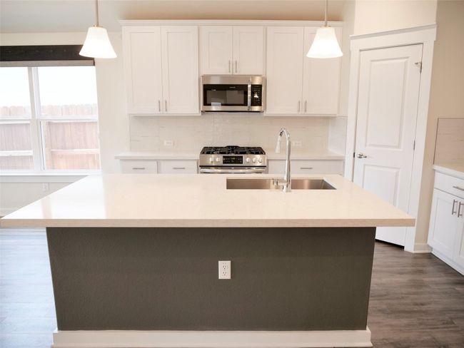 Breakfast bar with white quartz countertops | Image 6