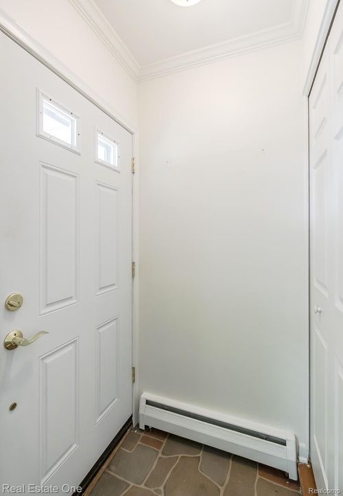 524 Elizabeth St, Rochester, MI, 48307-2106 | Card Image