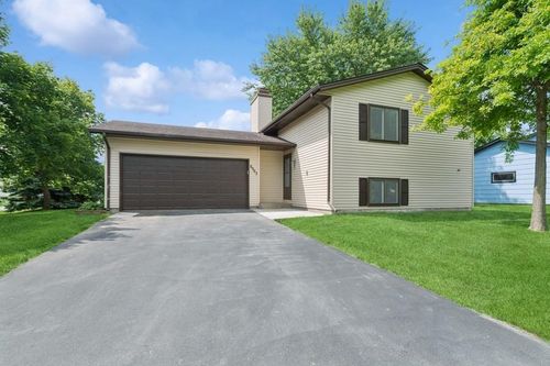 8983 Vinewood Ln N, Maple Grove, MN, 55369-9592 | Card Image