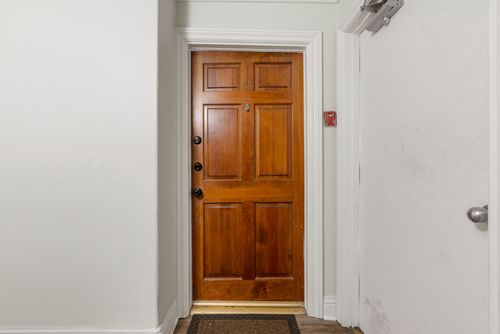 118-18307 Burbank Blvd, Tarzana, CA, 91356 | Card Image