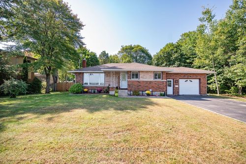 581 Laurentian Drive, Petawawa, ON, K8H2M5 | Card Image