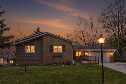 7925 29th Ave N, New Hope, MN, 55427-2609 | Card Image