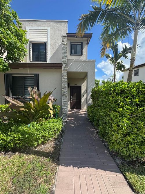 339-339 Ne 208th Ter, Miami, FL, 33179-2219 | Card Image