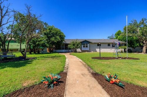 1009 W Main St, Kerrville, TX, 78028-4026 | Card Image