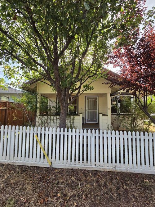 110 Taylor St, Weaverville, CA, 96093 | Card Image