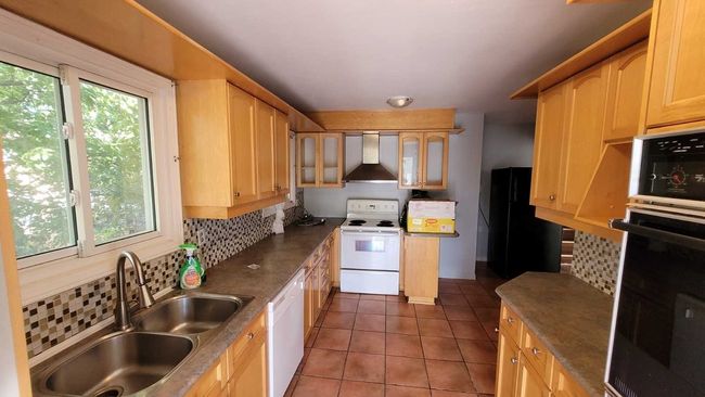 24 Lorne Crt, House attached with 3 bedrooms, 3 bathrooms and 4 parking in Brampton ON | Image 14