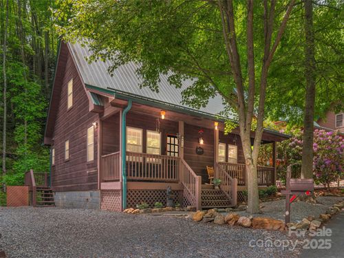 41 Trapper Ln, Waynesville, NC, 28785-7215 | Card Image