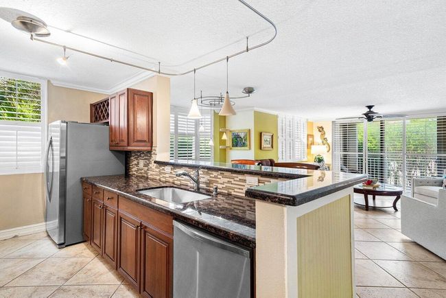 APT-201 - 3606 S Ocean Blvd, Condo with 3 bedrooms, 2 bathrooms and null parking in Highland Beach FL | Image 10