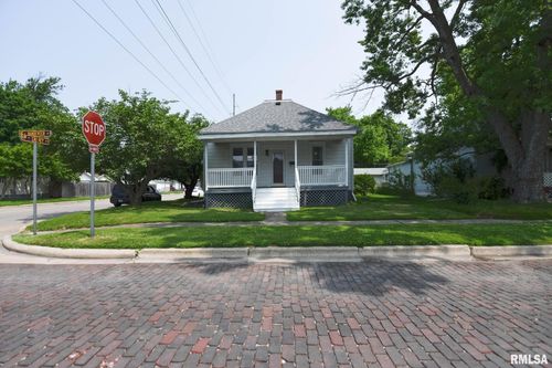 931 W Vandeveer St, Taylorville, IL, 62568-2463 | Card Image