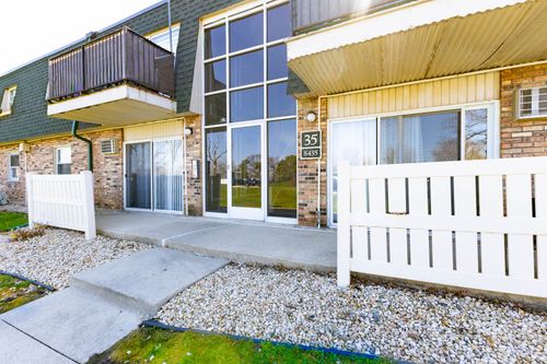 35-205-8431 W 99th Ter, Palos Hills, IL, 60465-1242 | Card Image