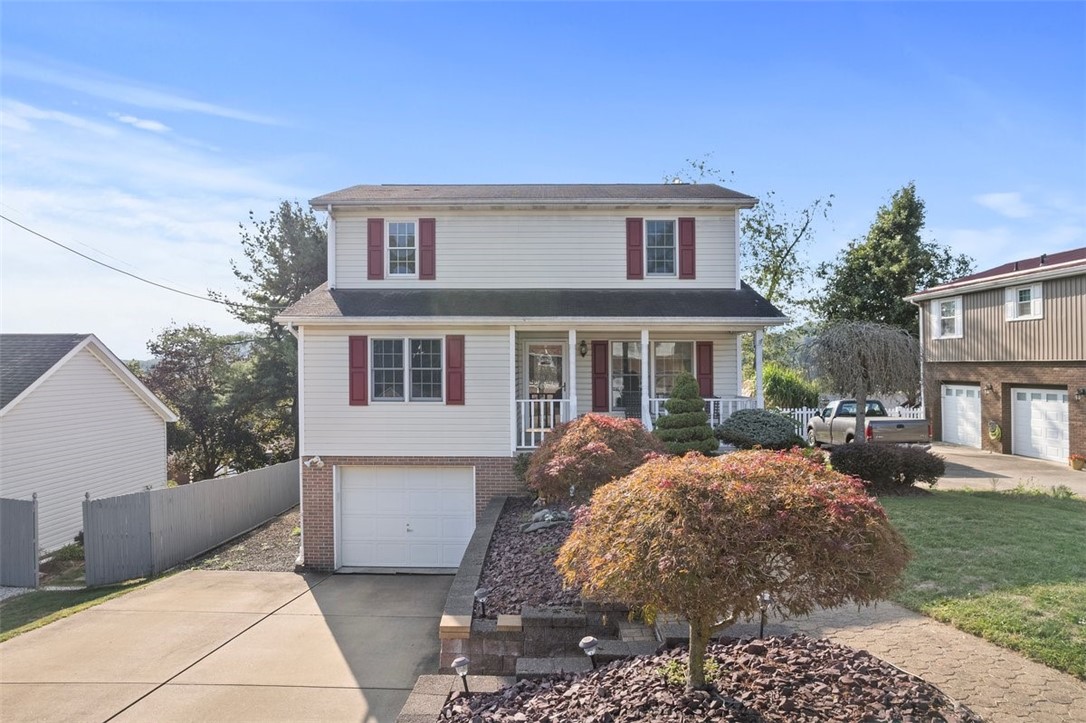 8th St, Youngwood, PA 15697