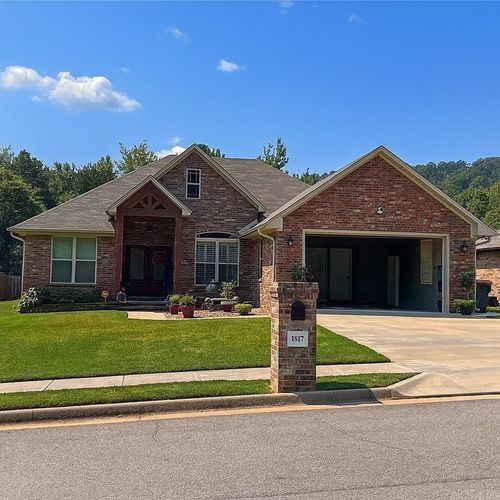 1817 Janie Francis Dr, Russellville, AR, 72801-6069 | Card Image