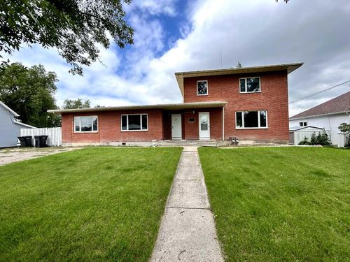 35 West Civic Avenue, Magrath, AB, T0K1J0 | Card Image