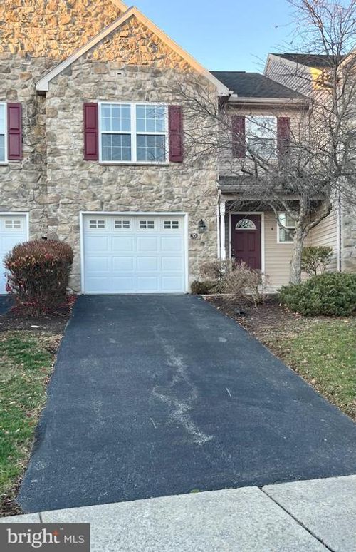 35 Carousel Cir, HERSHEY, PA, 17033-3606 | Card Image