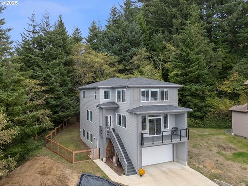 805 Se Crescent Pl, Newport, OR, 97365-4206 | Card Image