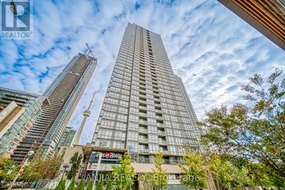 1803 - 15 Fort York Blvd, Condo with 2 bedrooms, 2 bathrooms and 1 parking in Toronto ON | Image 2