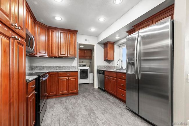 17595 Fairlie Rd, Townhouse with 3 bedrooms, 3 bathrooms and 3 parking in San Diego CA | Image 8