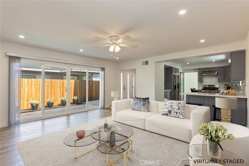 4222 W 137th St, Hawthorne, CA, 90250-7233 | Card Image