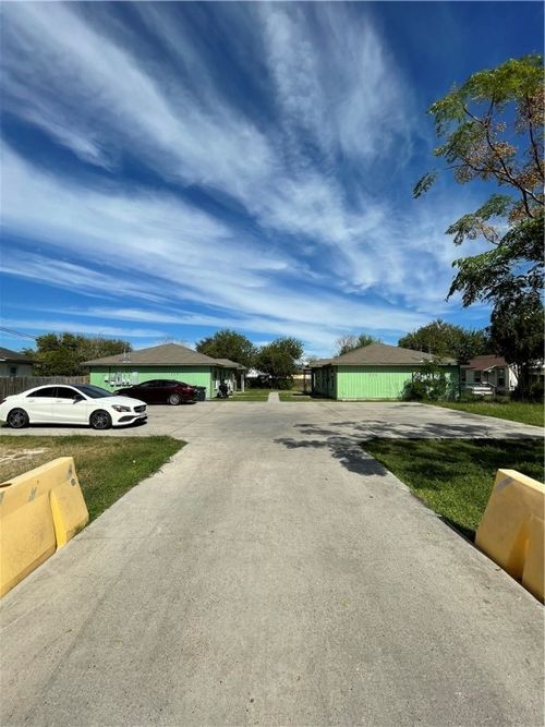 230 Watson St, Corpus Christi, TX, 78415-4336 | Card Image