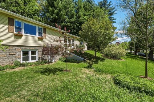 16 Saybrook Cir, South Hadley, MA, 01075-2166 | Card Image