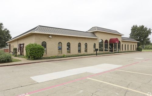 2717 Osler Dr, Grand Prairie, TX, 75051-1069 | Card Image