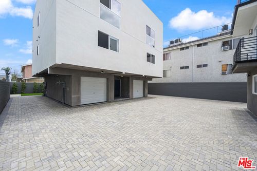 7306 Independence Ave, Canoga Park, CA, 91303-2981 | Card Image