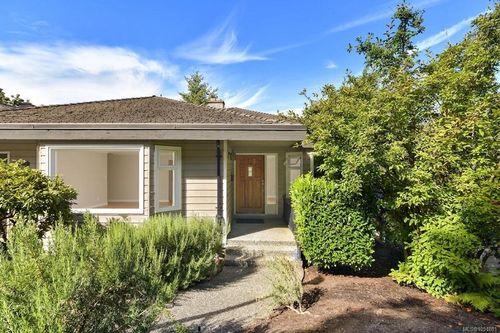 109-2829 Arbutus Rd, Victoria, BC, V8N5X5 | Card Image