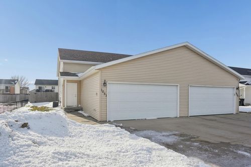 1051 38 1/2 Ave W, West Fargo, ND, 58078-8150 | Card Image