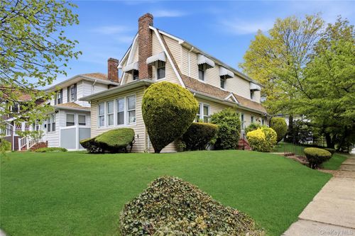 19605 111th Ave, Saint Albans, NY, 11412-1713 | Card Image