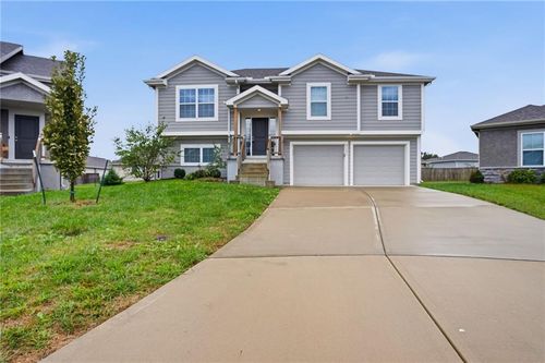 21806 Lucca Cir, Peculiar, MO, 64078-7815 | Card Image
