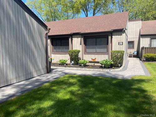 28 Strathmore Gate Dr, Stony Brook, NY, 11790-3069 | Card Image