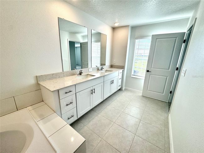 Primary Bathroom | Image 26