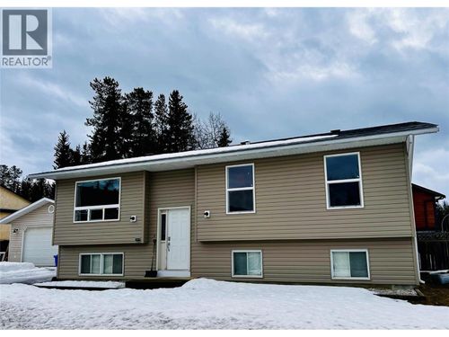 404 Willow Dr, Tumbler Ridge, BC, V0C2W0 | Card Image