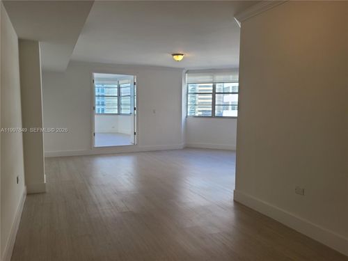 1207-999 Brickell Bay Dr, Miami, FL, 33131-2931 | Card Image