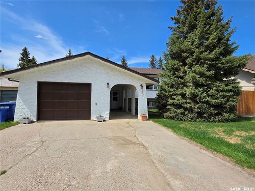 613 2nd Street W, Meadow Lake, SK, S9X1E6 | Card Image
