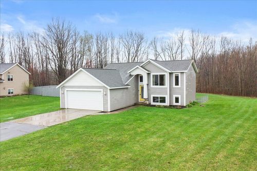 2194 Winston View Dr Ne, Cedar Springs, MI, 49319-7928 | Card Image