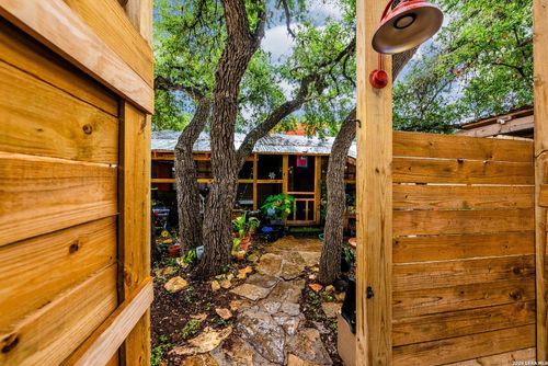 335 Flatrock Dr, Canyon Lake, TX, 78133-3961 | Card Image