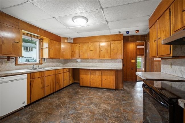176 Boyce St, House other with 3 bedrooms, 2 bathrooms and 4 parking in Auburn MA | Image 5